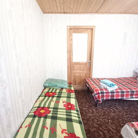 Частный Дом, Р-Н 3 Городской Больницы Tsjerkasy Buitenkant foto
