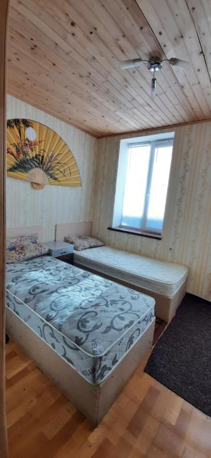 Частный Дом, Р-Н 3 Городской Больницы Tsjerkasy Buitenkant foto