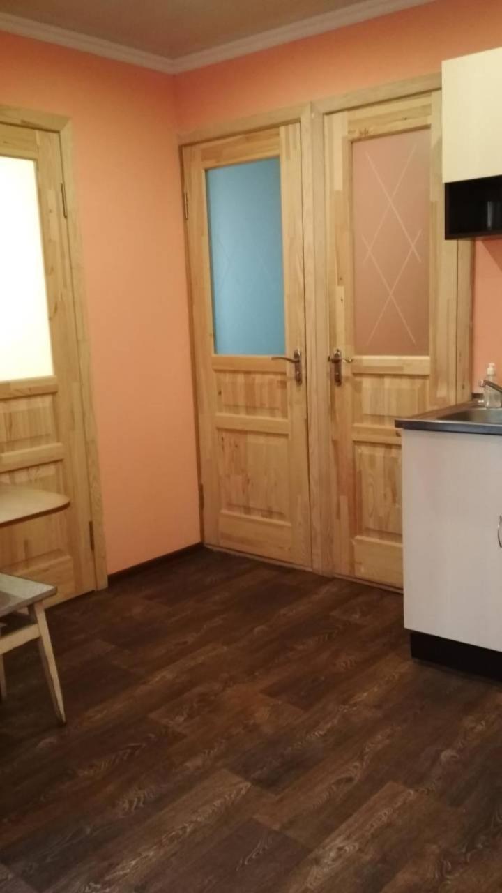 Частный Дом, Р-Н 3 Городской Больницы Tsjerkasy Buitenkant foto